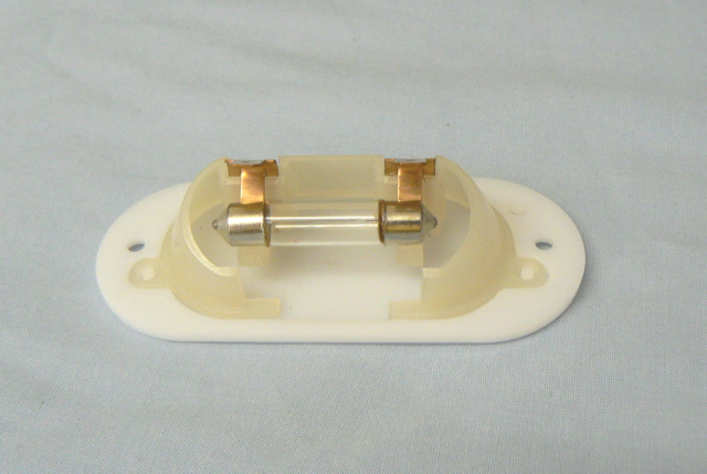 SJ050M0020 BONNET LAMP (For S130, not used with revised electrics)